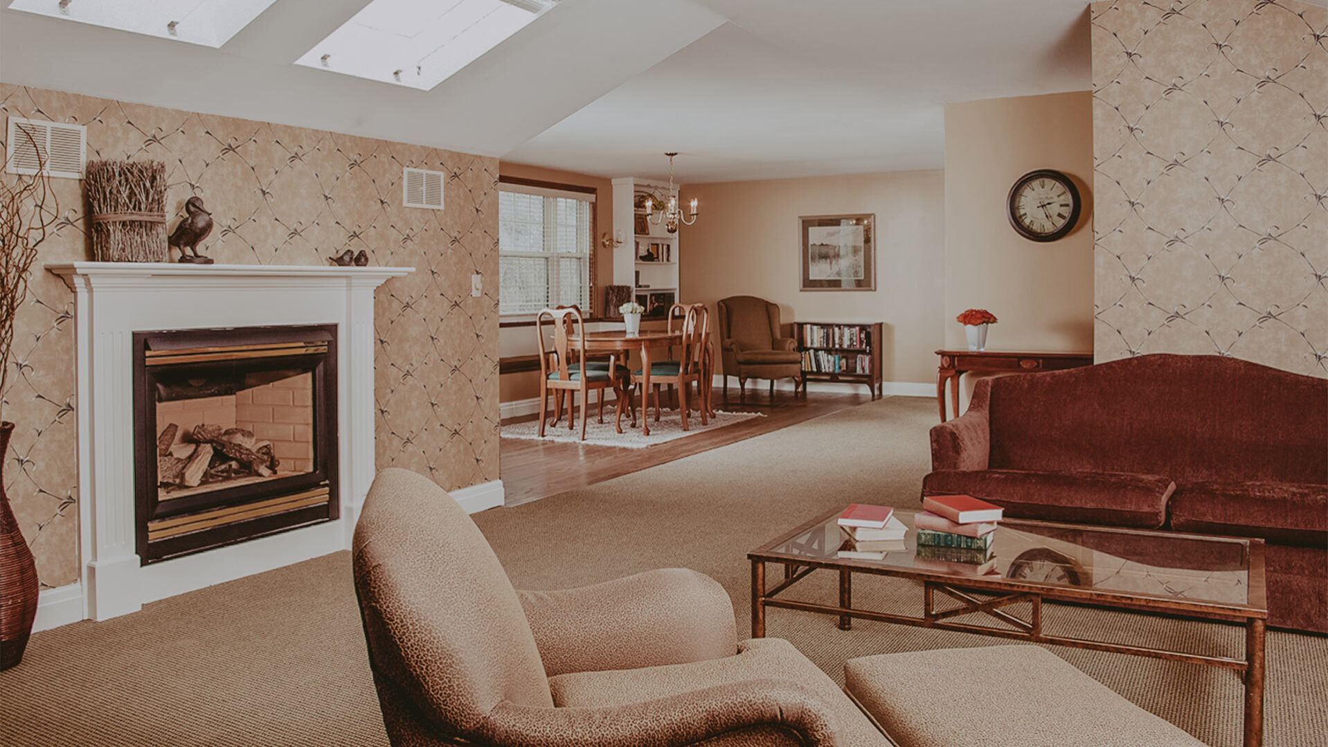 Living room area in the Mirabella Suite in Moffat Inn in Niagara on the Lake