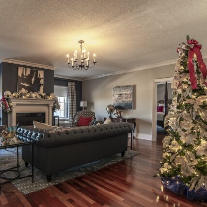 A Queen's Landing Hotel guestroom decorated for the holiday season in Niagara-on-the-Lake