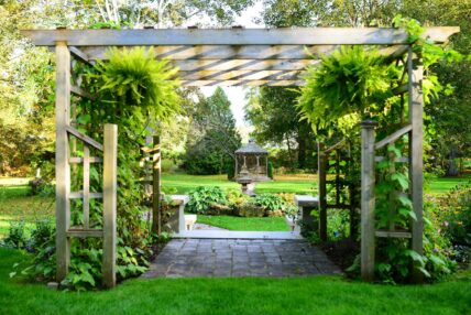 Large outdoor gathering space at the Erin’s Terrace outside of Millcroft Inn & Spa in Caledon, Ontario.