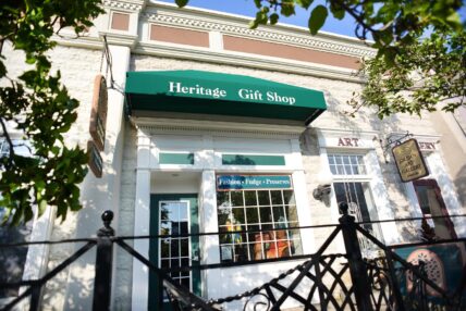 The front entrance to Heritage Gift Shop in the Niagara Benchlands.