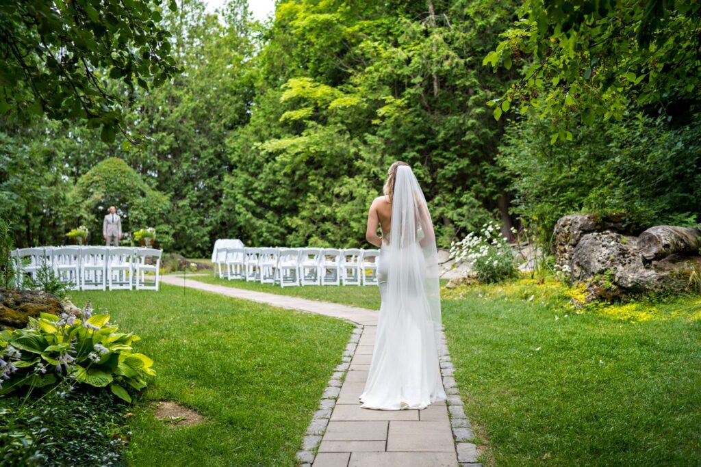 Bride walking down the aisle at Millcroft Inn & Spa in Caledon, ON.