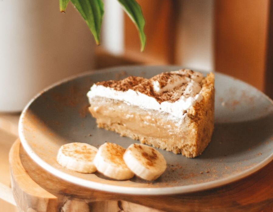 banana cream pie on a plate