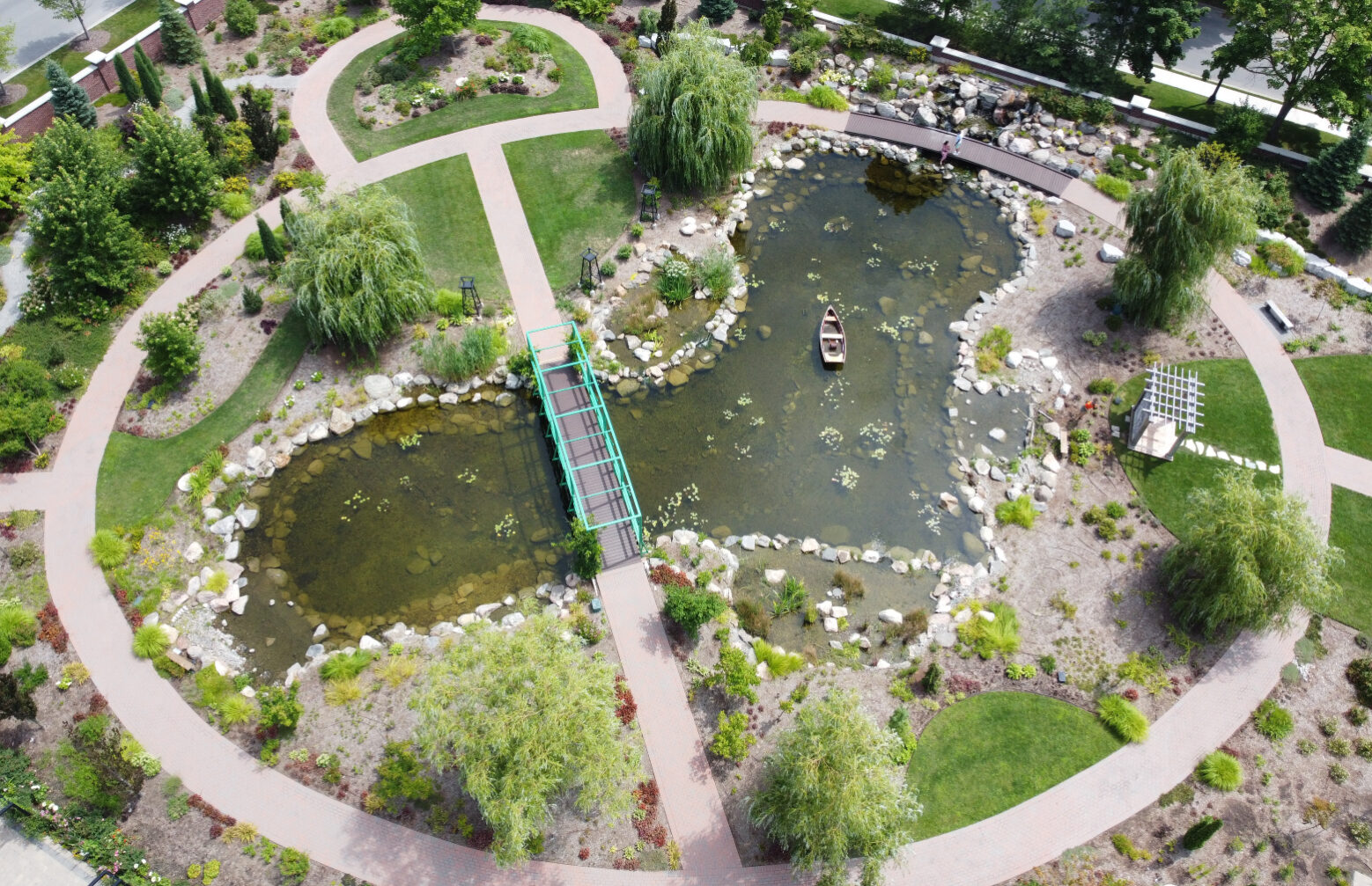 The Gardens at Pillar and Post in the summer